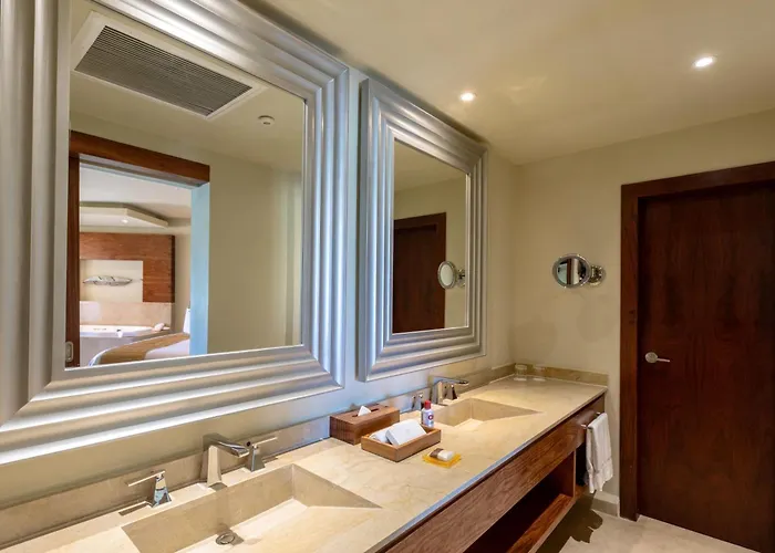 Governor One-Bedroom King Suite