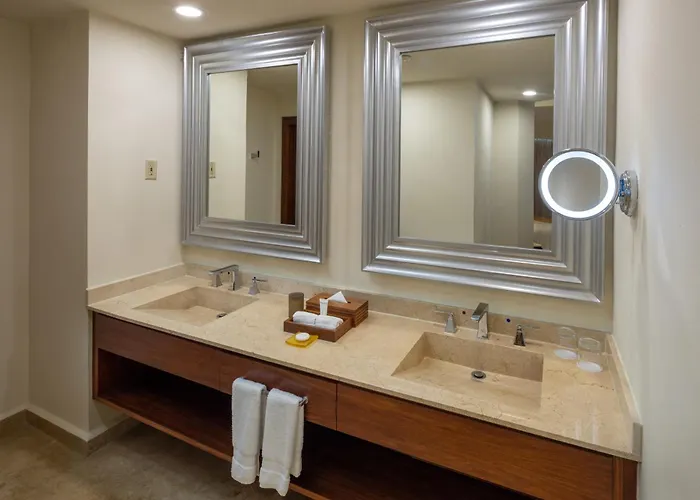 Governor Oceanfront Suite